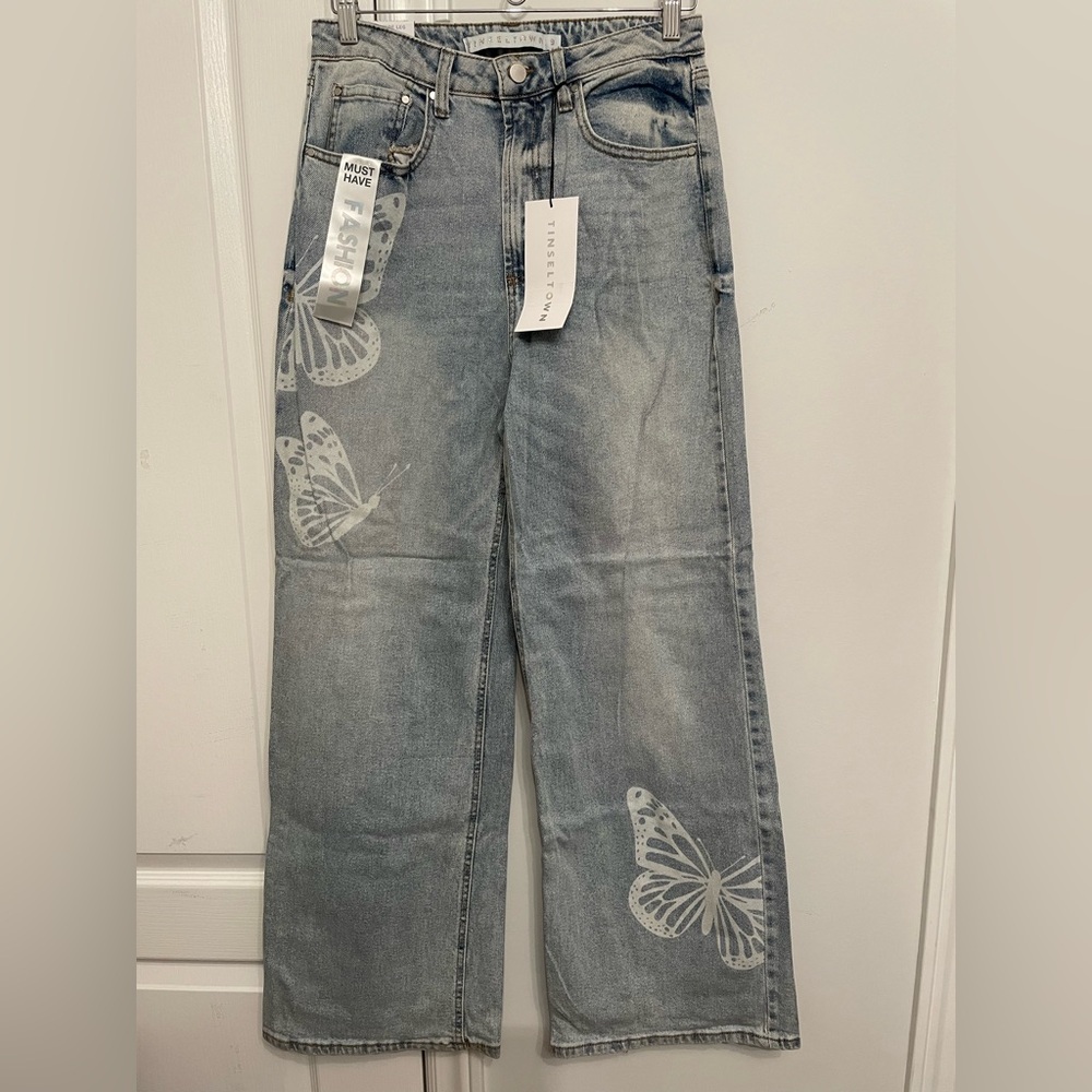 NWT Tinseltown Juniors' Wide-Leg Butterfly-Print Jeans - Picture 3 of 6